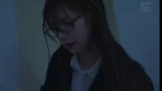 大学少女在公共厕所里被大胸部操得淘气